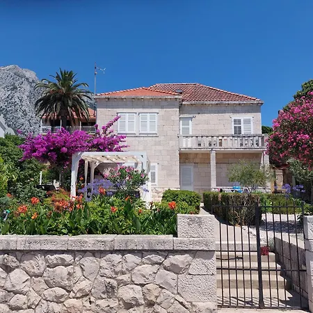 Karmen By The Sea Apartment *