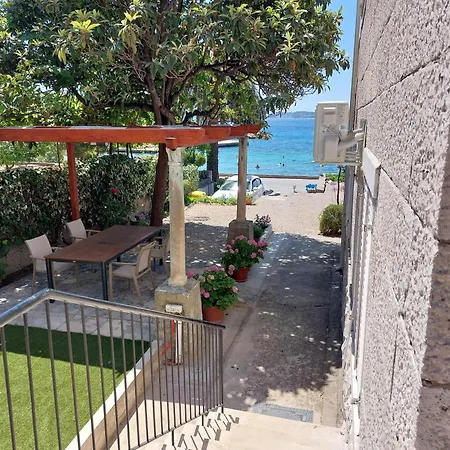 Apartment Karmen By The Sea *