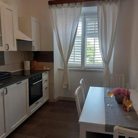 Apartment Karmen By The Sea