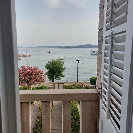Apartment Karmen By The Sea