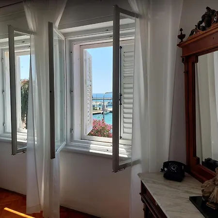 Karmen By The Sea Apartment *