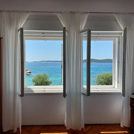 Apartment Karmen By The Sea